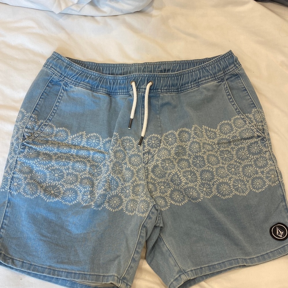 Men’s Volcom shorts